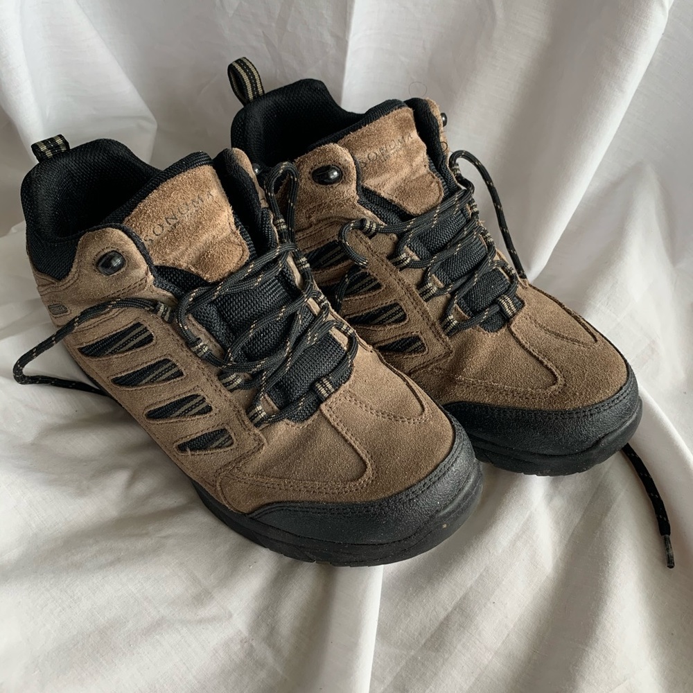 Men’s leather hiking boots